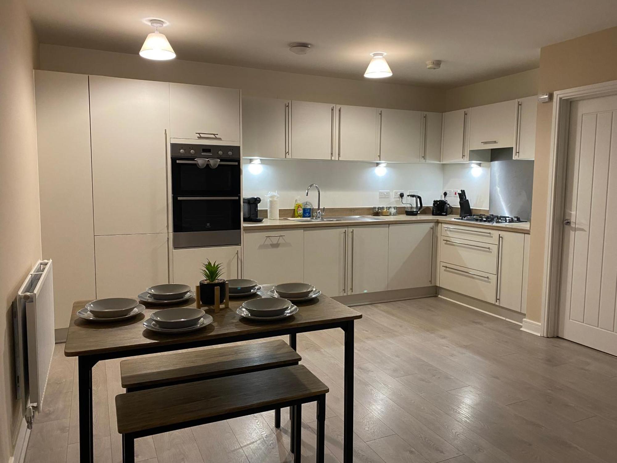 Crawley 2Bed Apartament Close To Gatwick Airport Copthorne  외부 사진