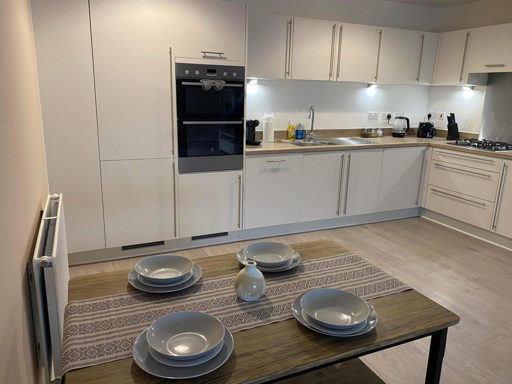 Crawley 2Bed Apartament Close To Gatwick Airport Copthorne  외부 사진